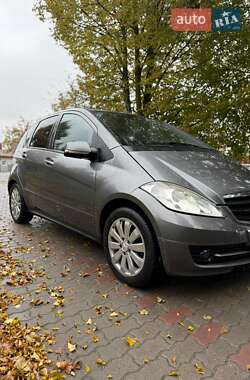 Хэтчбек Mercedes-Benz A-Class 2010 в 