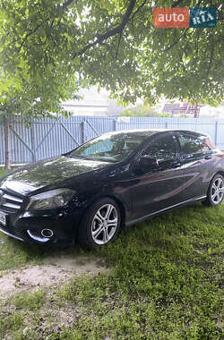 Хэтчбек Mercedes-Benz A-Class 2013 в 