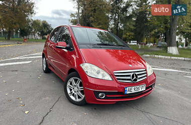 Хэтчбек Mercedes-Benz A-Class 2011 в 