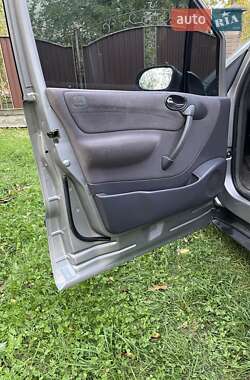 Хэтчбек Mercedes-Benz A-Class 1999 в  фото 12 Хэтчбек Mercedes-Benz A-Class 1999 в