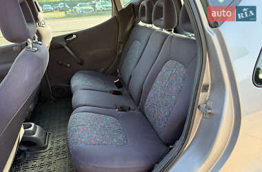Хетчбек Mercedes-Benz A-Class 2000 в 