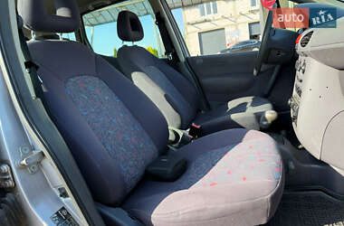 Хетчбек Mercedes-Benz A-Class 2000 в 
