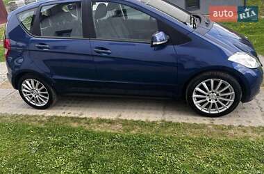 Хэтчбек Mercedes-Benz A-Class 2009 в 