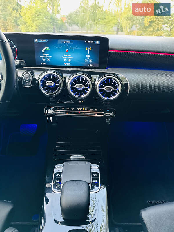 Хэтчбек Mercedes-Benz A-Class 2019 в Лохвице