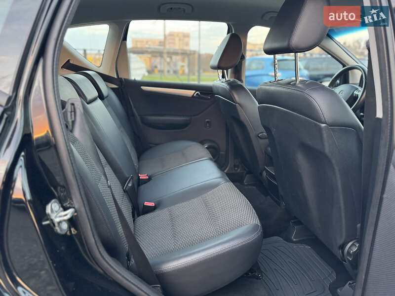 Хэтчбек Mercedes-Benz A-Class 2011 в Луцке фото 26 Хэтчбек Mercedes-Benz A-Class 2011 в Луцке