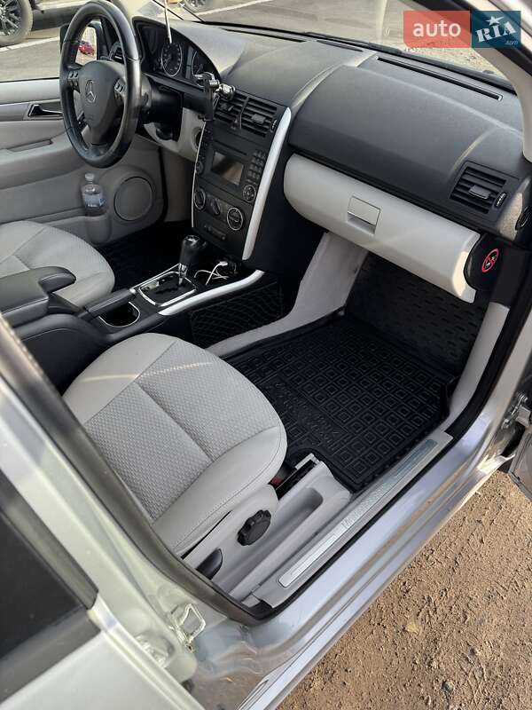Хетчбек Mercedes-Benz A-Class 2010 в Києві фото 8 Хетчбек Mercedes-Benz A-Class 2010 в Києві