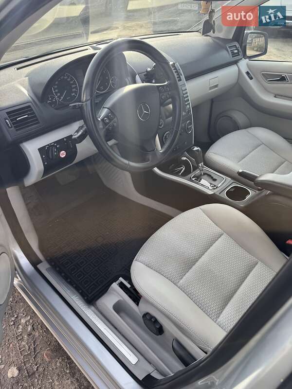 Хетчбек Mercedes-Benz A-Class 2010 в Києві фото 13 Хетчбек Mercedes-Benz A-Class 2010 в Києві