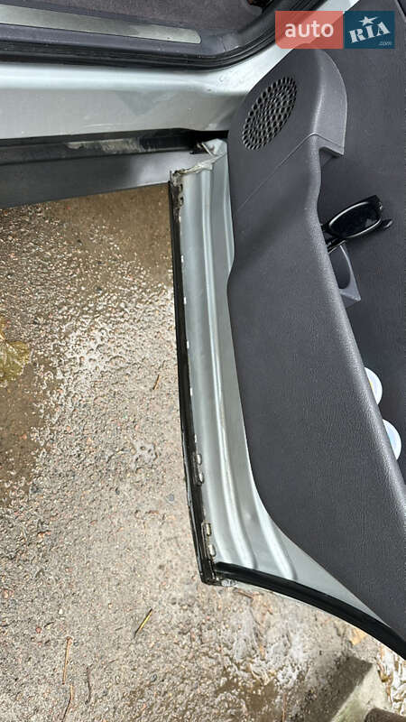 Хэтчбек Mercedes-Benz A-Class 2001 в Житомире фото 10 Хэтчбек Mercedes-Benz A-Class 2001 в Житомире