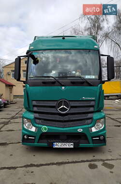 Тентованый Mercedes-Benz Actros 2016 в Луцке