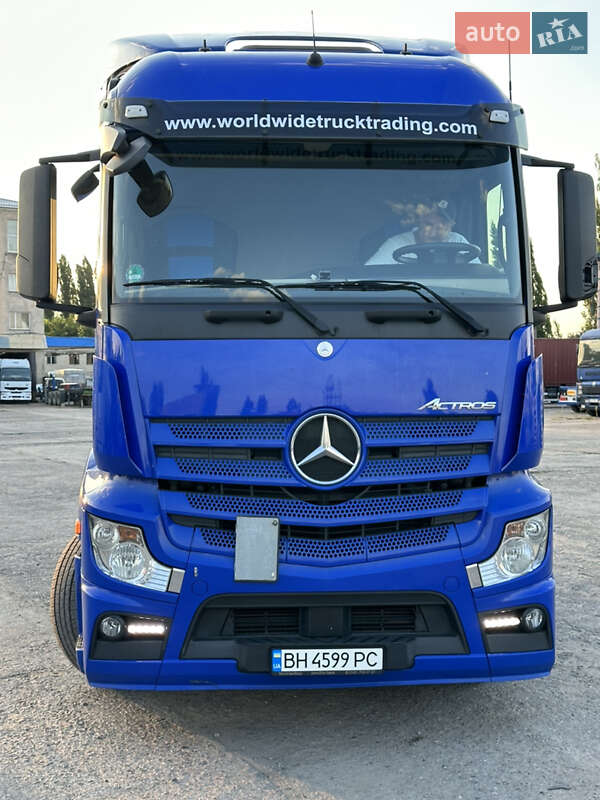 Тягач Mercedes-Benz Actros 2013 в 