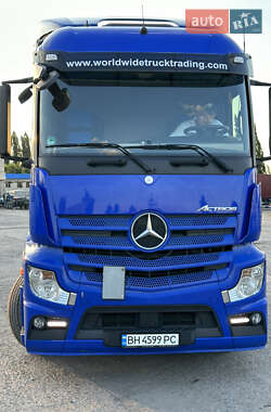 Тягач Mercedes-Benz Actros 2013 в 