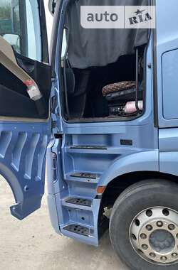 Тягач Mercedes-Benz Actros 2013 в Варве