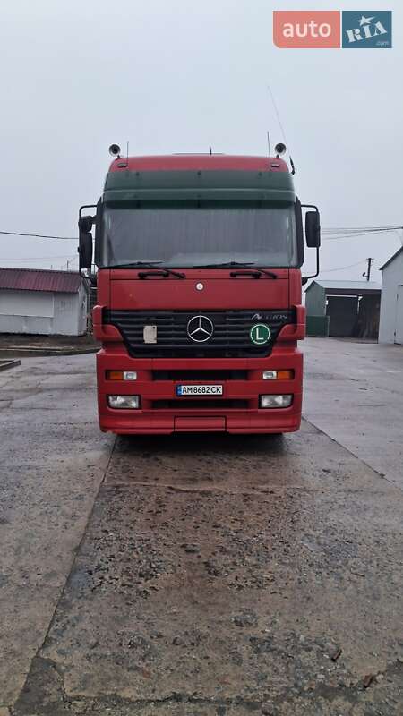 Тягач Mercedes-Benz Actros 2001 в Ружині