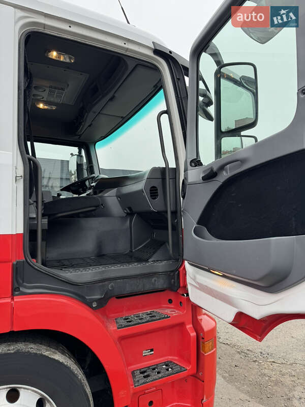 Автовоз Mercedes-Benz Actros 2013 в Вараше