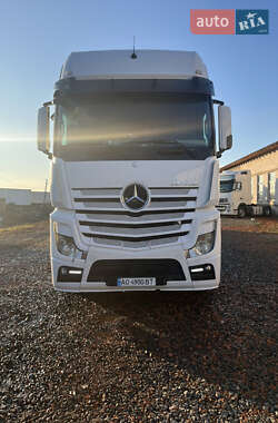 Тягач Mercedes-Benz Actros 2013 в Іршаві