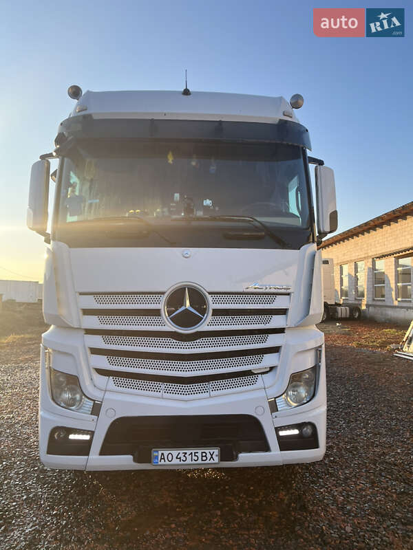 Тягач Mercedes-Benz Actros 2013 в Иршаве