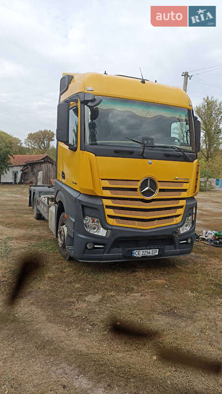 Контейнеровоз Mercedes-Benz Actros 2016 в Чернівцях