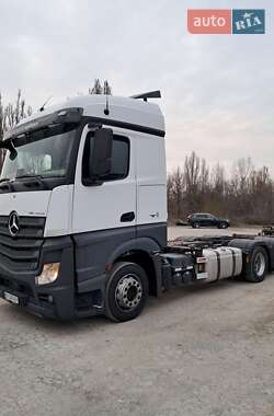 Контейнеровоз Mercedes-Benz Actros 2017 в 