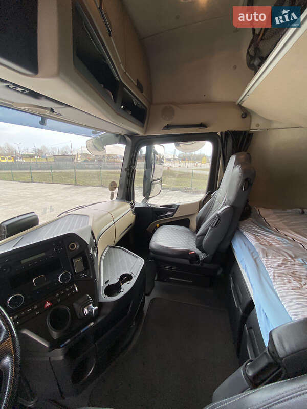 Тентований Mercedes-Benz Actros 2015 в Києві