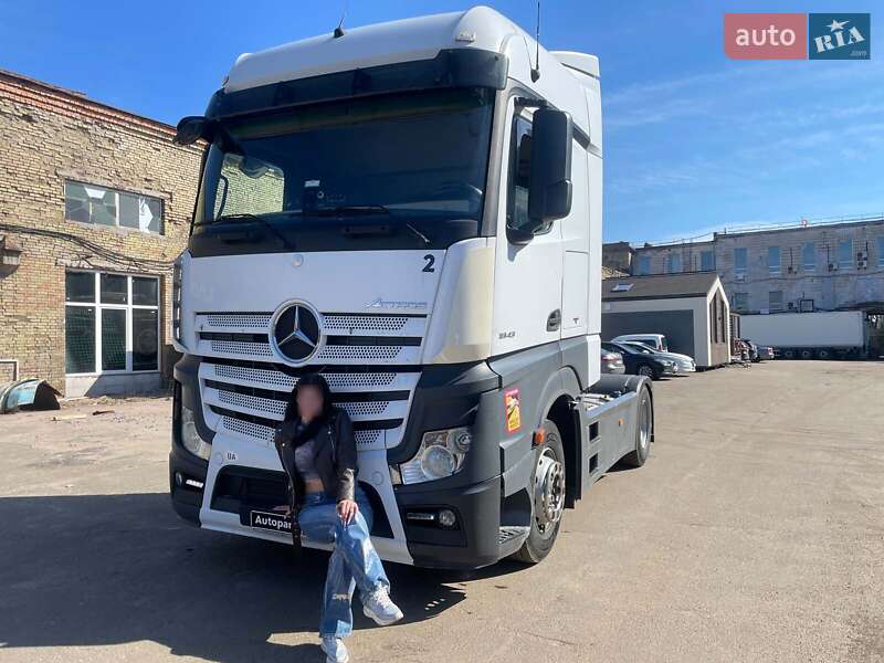 Тягач Mercedes-Benz Actros 2014 в 