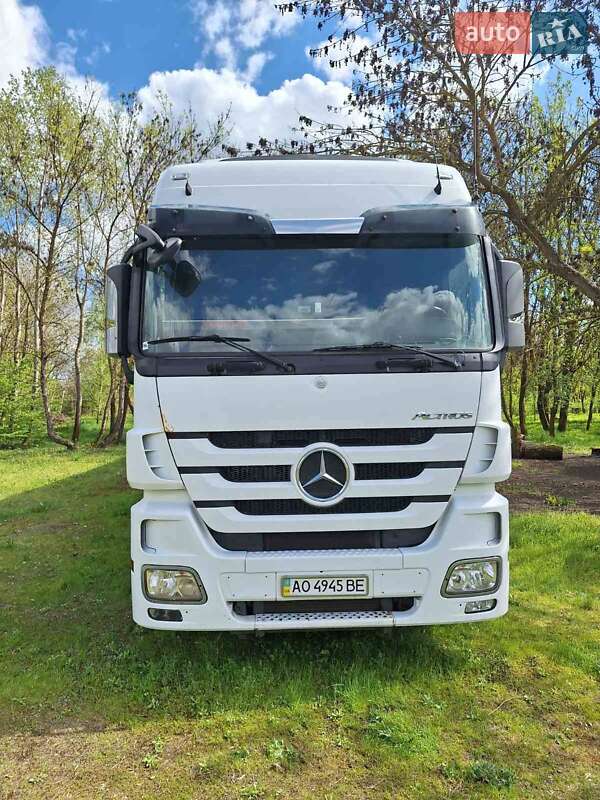 Тягач Mercedes-Benz Actros 2009 в 