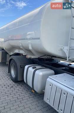 Бензовоз Mercedes-Benz Actros 2013 в 