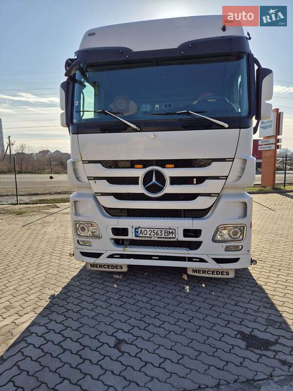 Тягач Mercedes-Benz Actros 2013 в Мукачевому