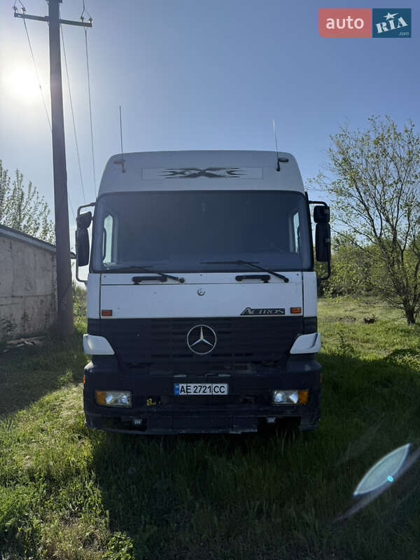 Інші вантажівки Mercedes-Benz Actros 2000 в 