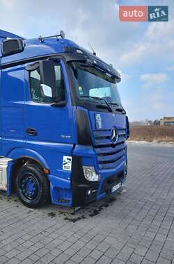 Тягач Mercedes-Benz Actros 2015 в 