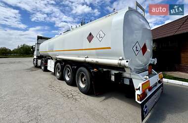 Тягач Mercedes-Benz Actros 2015 в 