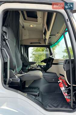 Тягач Mercedes-Benz Actros 2015 в 