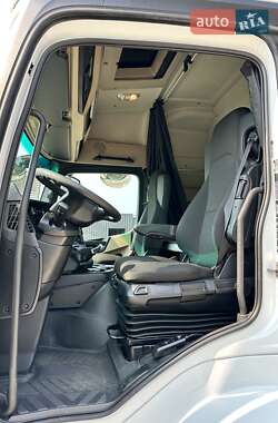 Тягач Mercedes-Benz Actros 2015 в 