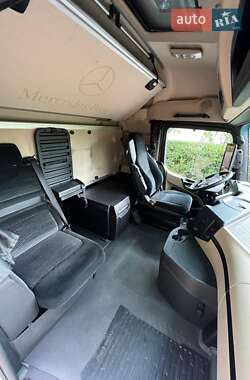 Контейнеровоз Mercedes-Benz Actros 2021 в 