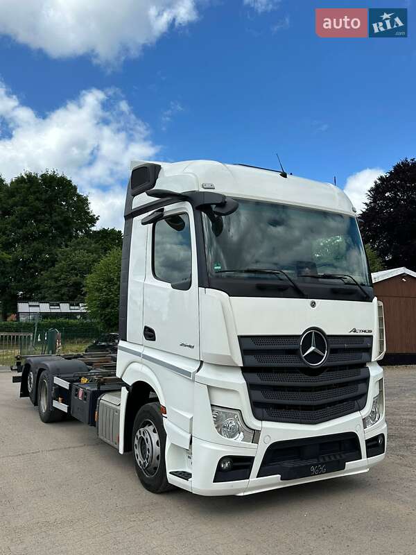 Контейнеровоз Mercedes-Benz Actros 2021 в Черновцах