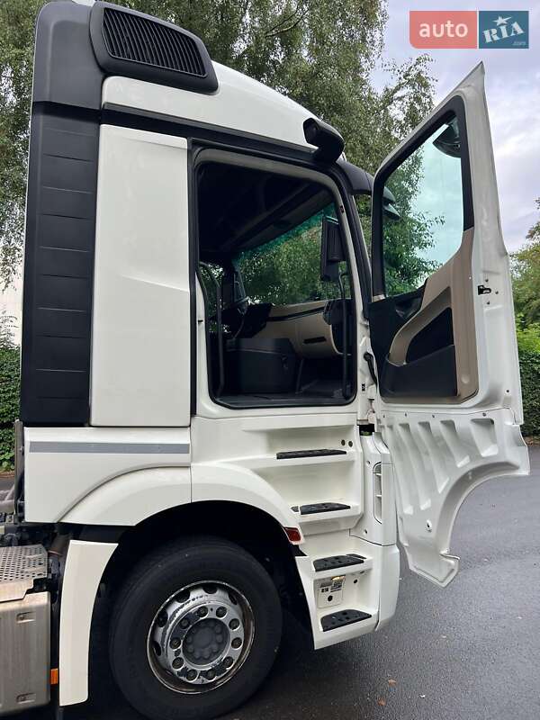 Контейнеровоз Mercedes-Benz Actros 2021 в Чернівцях