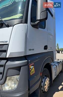 Тягач Mercedes-Benz Actros 2015 в Ужгороде