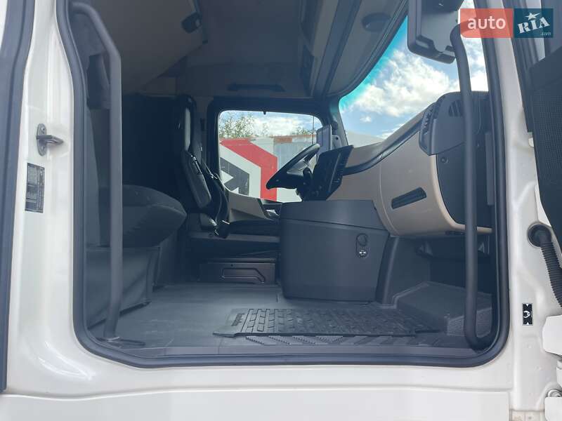 Контейнеровоз Mercedes-Benz Actros 2021 в Черновцах