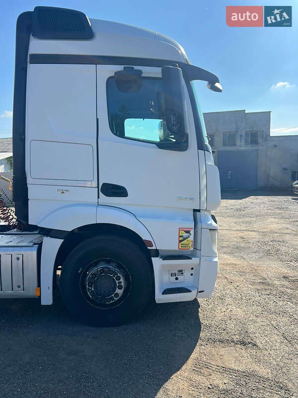 Бензовоз Mercedes-Benz Actros 2014 в Чернівцях