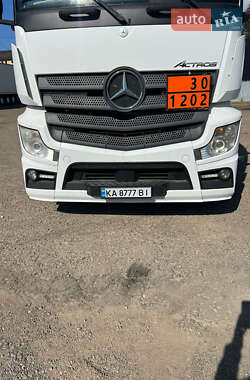 Бензовоз Mercedes-Benz Actros 2014 в Черновцах