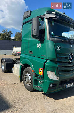 Бензовоз Mercedes-Benz Actros 2014 в Черновцах