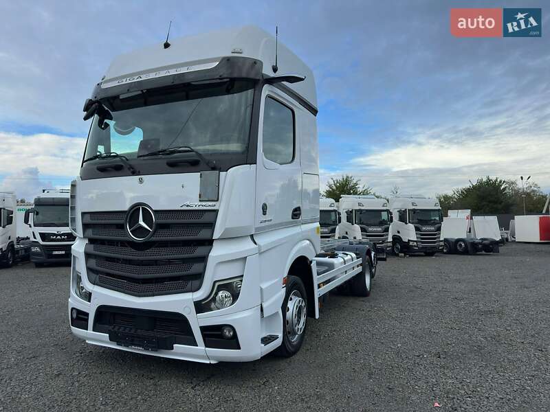 Контейнеровоз Mercedes-Benz Actros 2020 в Луцке
