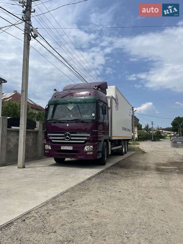 Грузовой фургон Mercedes-Benz Actros 2003 в Виноградове