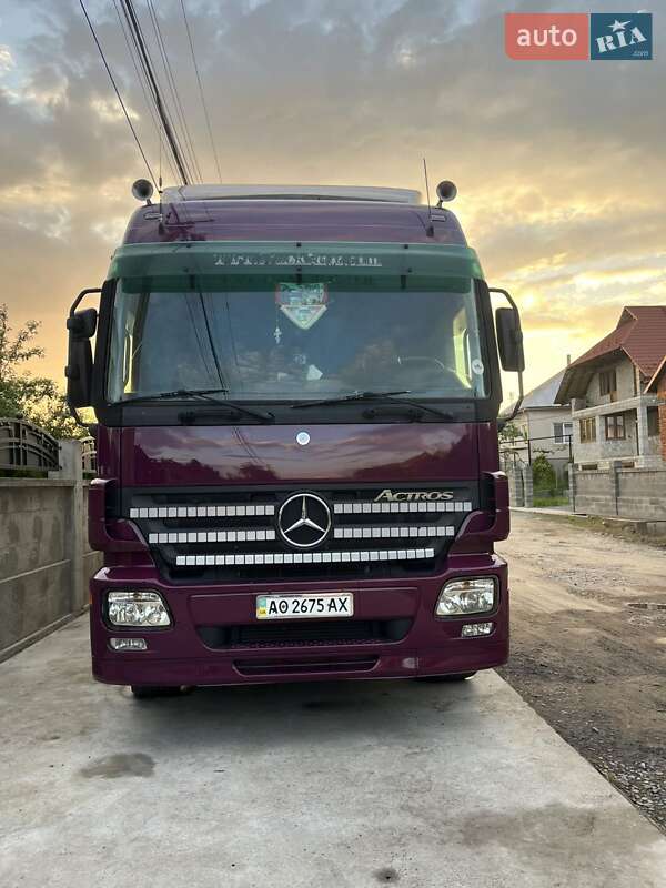 Грузовой фургон Mercedes-Benz Actros 2003 в Виноградове