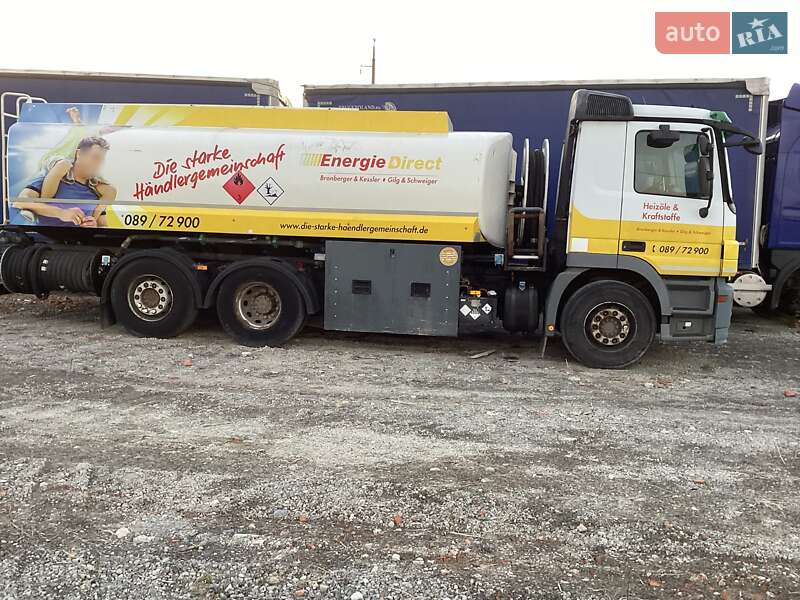 Бензовоз Mercedes-Benz Actros 2008 в Львове