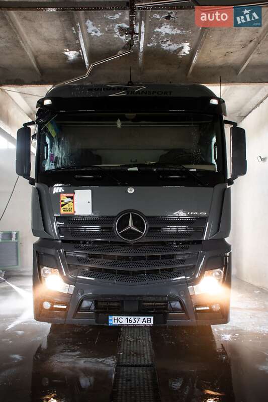 Тягач Mercedes-Benz Actros 2013 в Львове