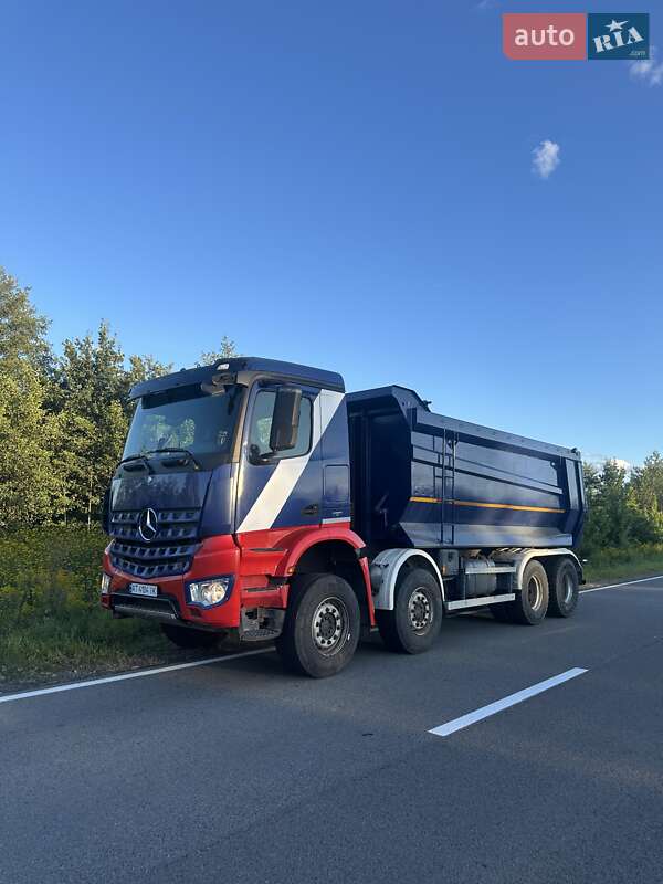 Самоскид Mercedes-Benz Arocs 2015 в Івано-Франківську