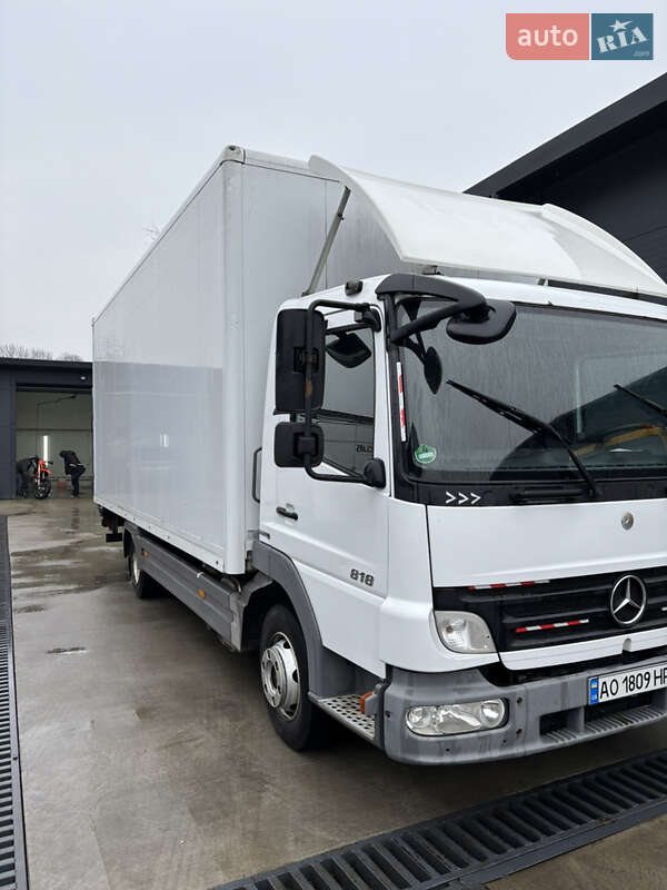 Контейнеровоз Mercedes-Benz Atego 2010 в Виноградові