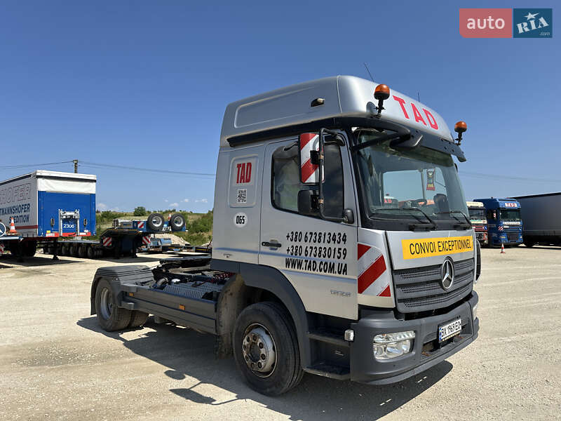 Тягач Mercedes-Benz Atego 2016 в  фото Тягач Mercedes-Benz Atego 2016 в