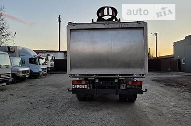 Самосвал Mercedes-Benz Axor 2010 в Бучаче