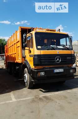 Мусоровоз Mercedes-Benz Axor 2001 в Киеве